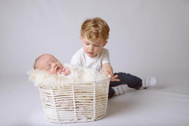 Baby mit Geschwister Fotoshooting in München